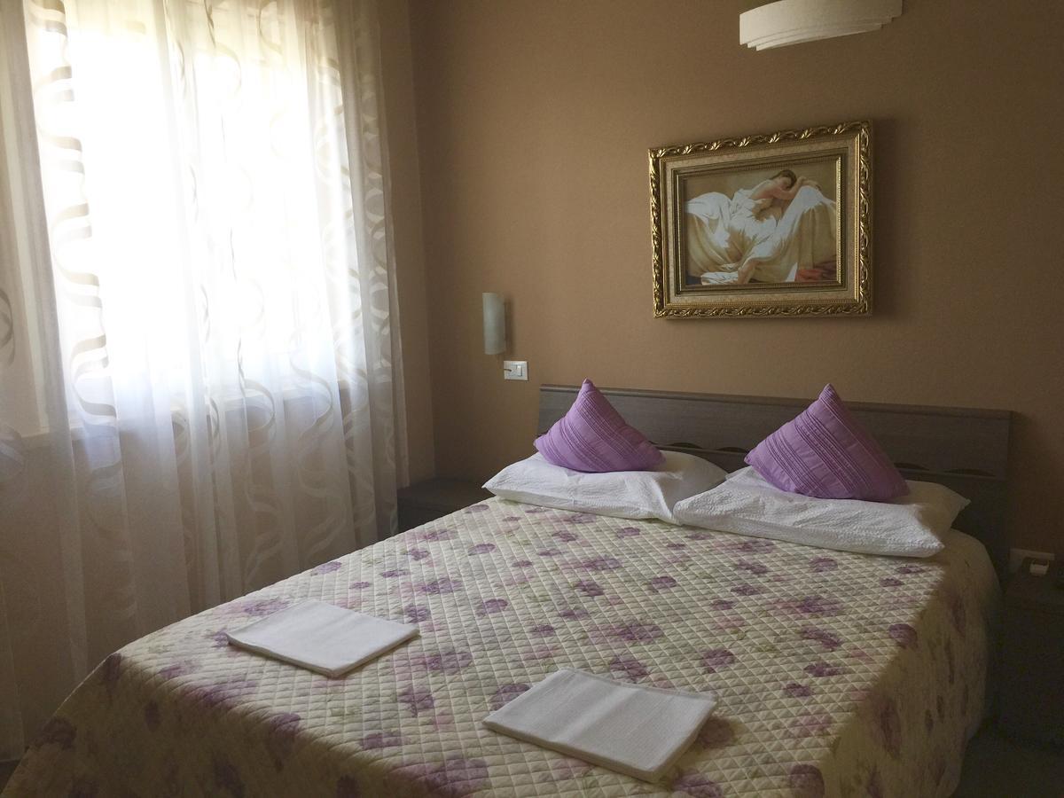 Bed and Breakfast Bba2Passi Marina di Massa Exterior foto